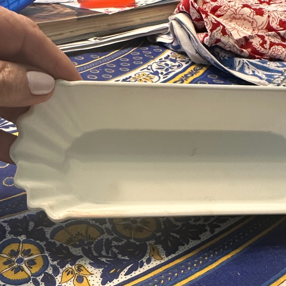 Set of Four Fluted hot dog trays, new